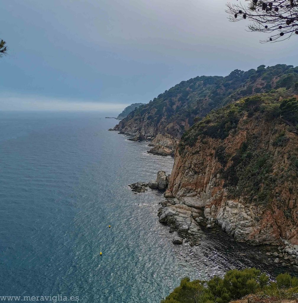 Acantilados cercanos a Tossa de Mar