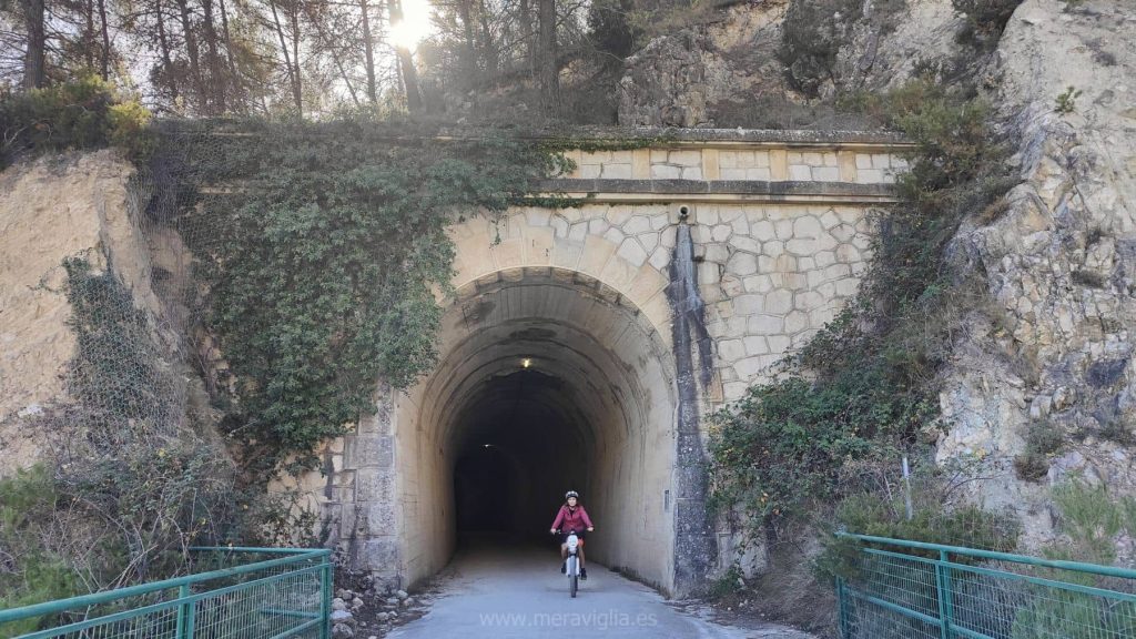 Uno de los túneles que se atraviesan en la Vía Verde de Alcoy.